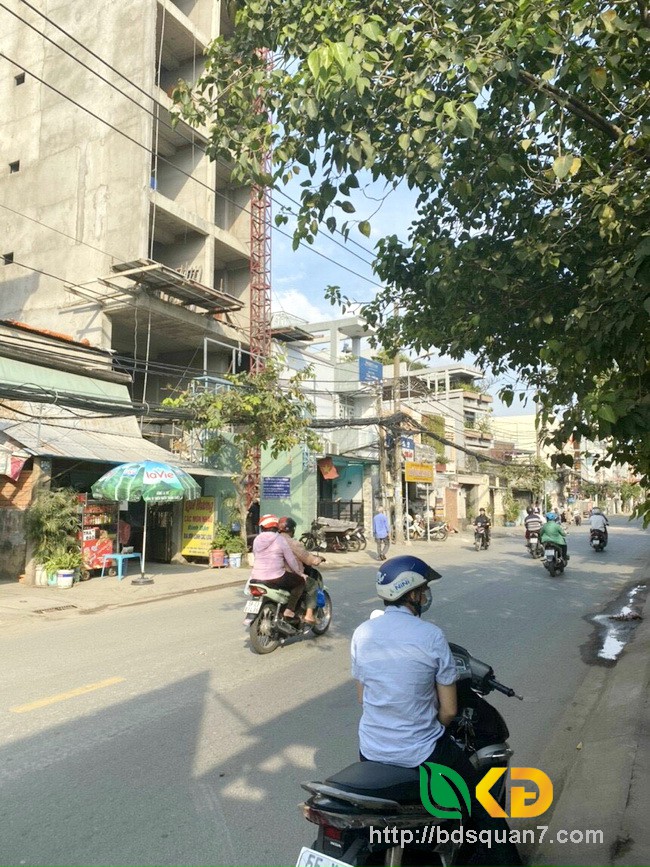 Bán nhà nát mặt tiền đường Tôn Thất Thuyết Quận 4.